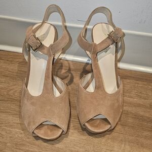 Nine west Elegant Tan Women's Peep-Toe Heels Size 6